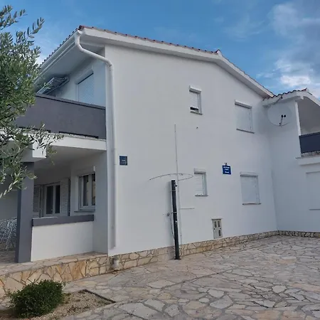 Apartment Erdgeschosswohnung Mit Terrasse In Vir