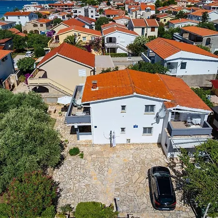 Erdgeschosswohnung Mit Terrasse In Vir